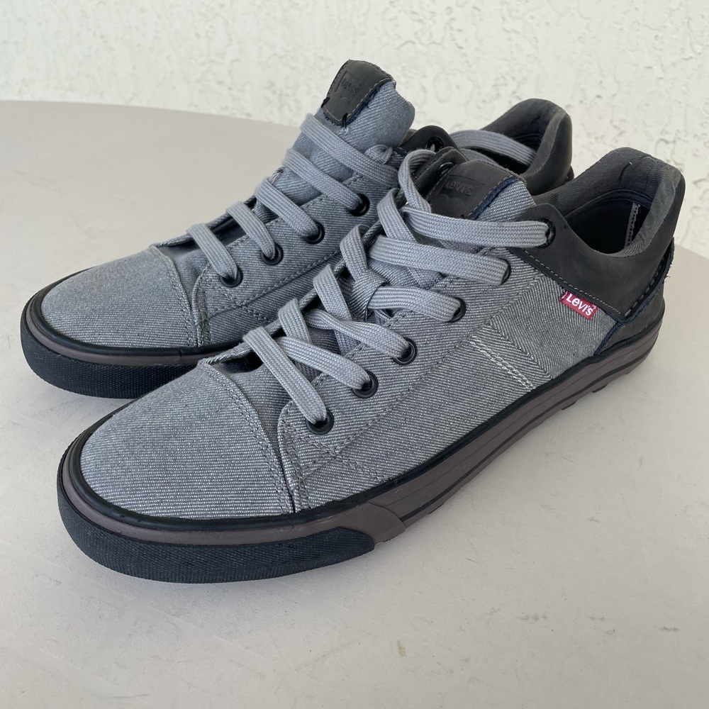 Levi’s/men’s sneakers.gray, 10,5